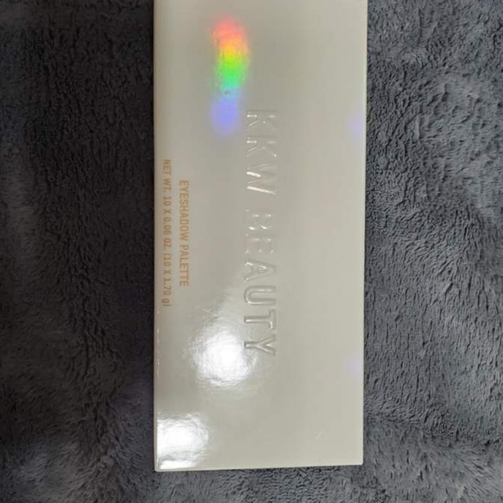 Kkw beauty🔥sold out 🔥Crystallized eyeshadow pale